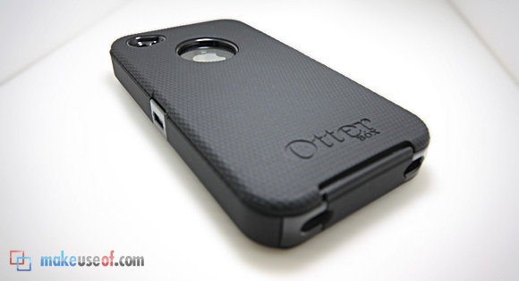 Дешевая распродажа: iPhone 4 Defender (+ чехлы для пригородных от Otterbox) defender2