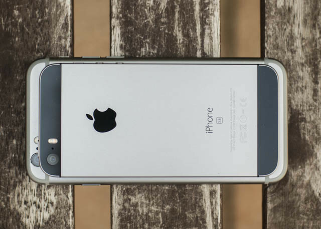 iphone se черная пятница
