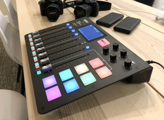 Rodecaster Pro Вид сбоку