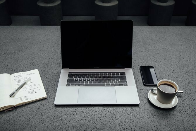Выключенный MacBook