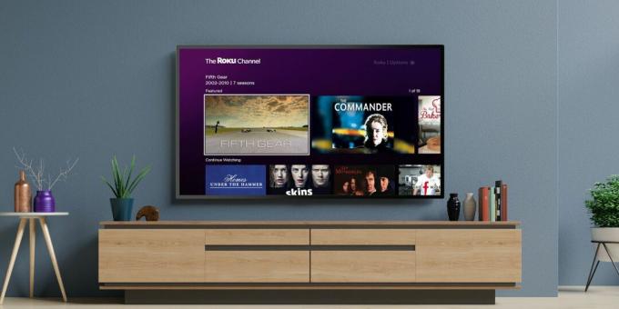 Настенный телевизор с работающим Roku