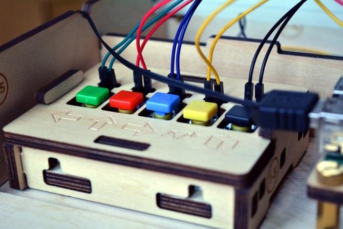 Контроллер DIY перемещает персонажа Piperbot Minecraft