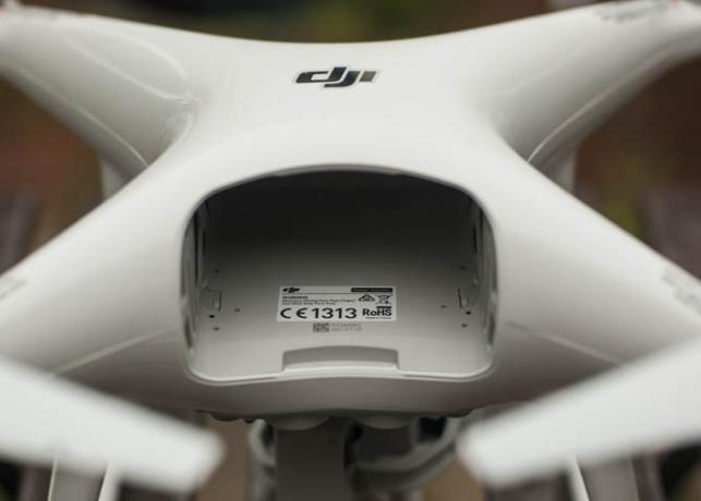 DJI Phantom 4 Обзор фантома 4 батареи3