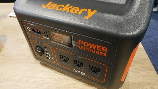 У Jackery есть 2 новых портативных электростанции на CES: стоит ли обновлять? куртка 2 670х377